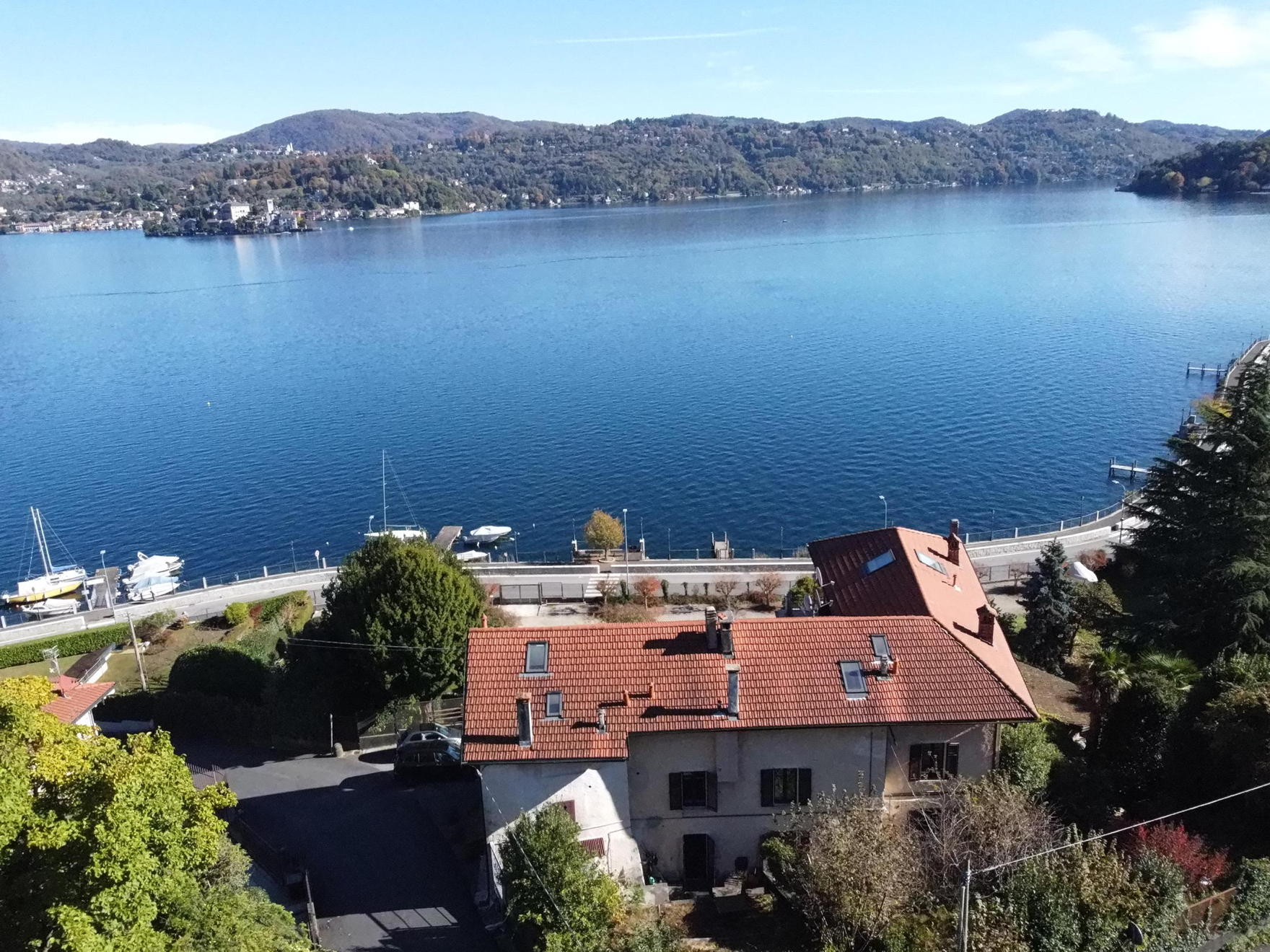 1 - Pella, Bellissimo Appartamento vista lago e spiaggia privata Pella